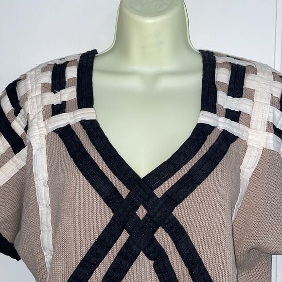Vtg 80s I.B. Diffusion tan short sleeved V neck sweater with ribbon design - Picture 2 of 8